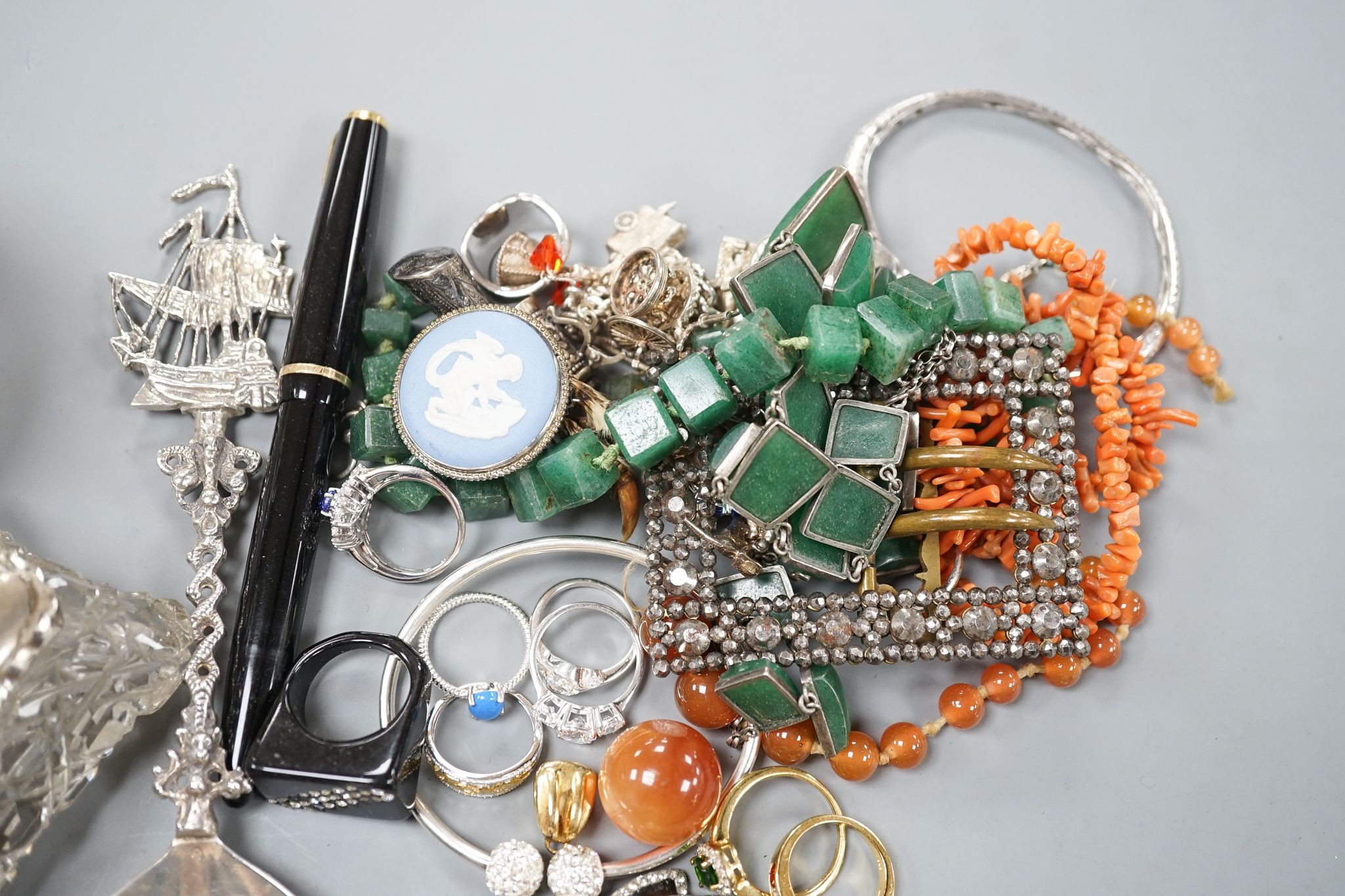 A silver and enamel mounted glass scent bottle(a.f.), three silver mounted glass toilet jars and aassorted jewellery including silver.